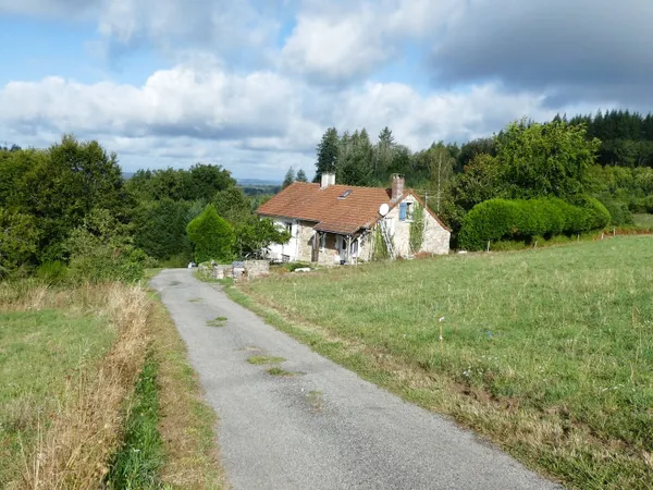 MAISON EN PIERRE TOTALEMENT ISOLE A 5MN D'EYMOUTIERS