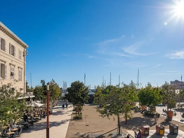 Cannes Banane Vue Port