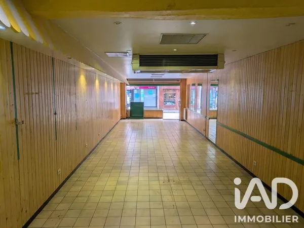 Local commercial 1 pièce 100 m²