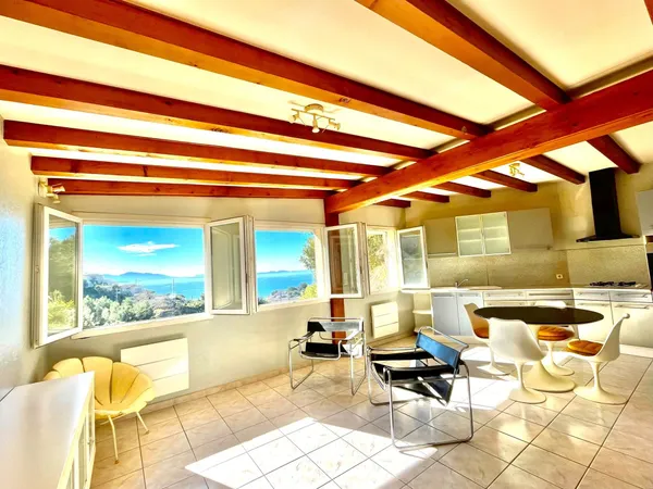 ESTAQUE APPARTEMENT T2 DERNIER ETAGE ET PROCHE DE LA NATURE