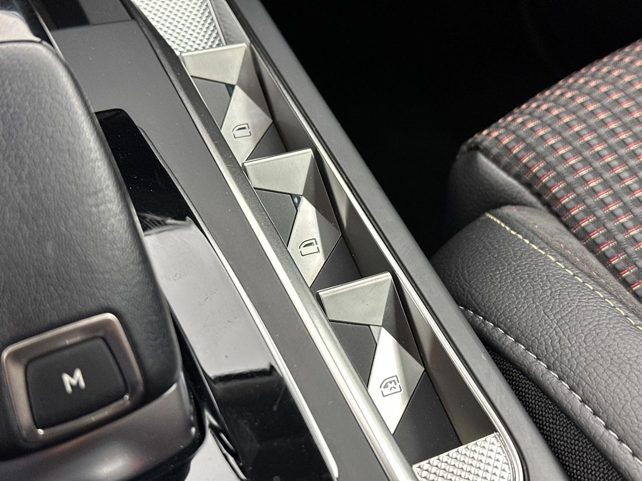 Ds Ds 3 crossback puretech 130 eat8 performance line+ — photo 31