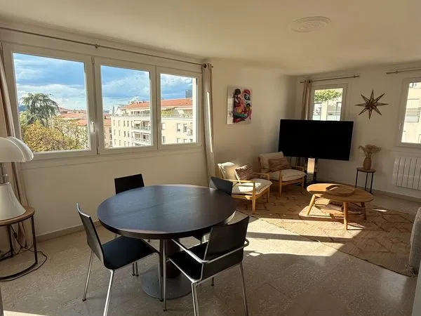 Appartement 3 pièces 76 m2 , 7ème sur 8 quartier Monplaisir