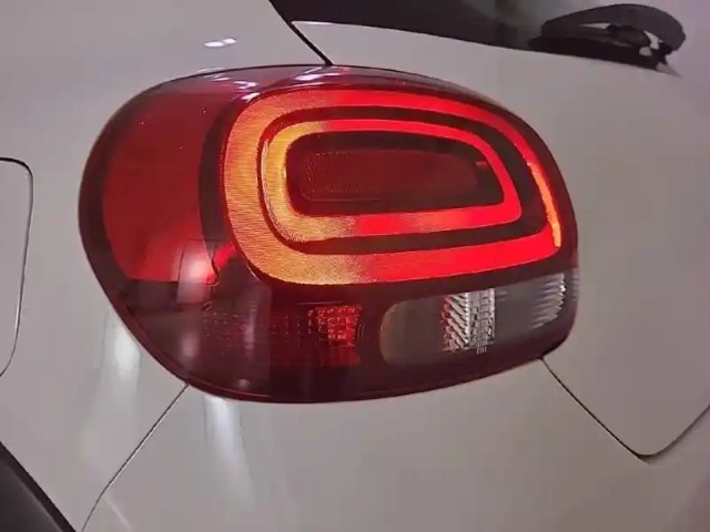 Citroën C3 bluehdi 100 s&amp;s bvm6 auto ecole — photo 43