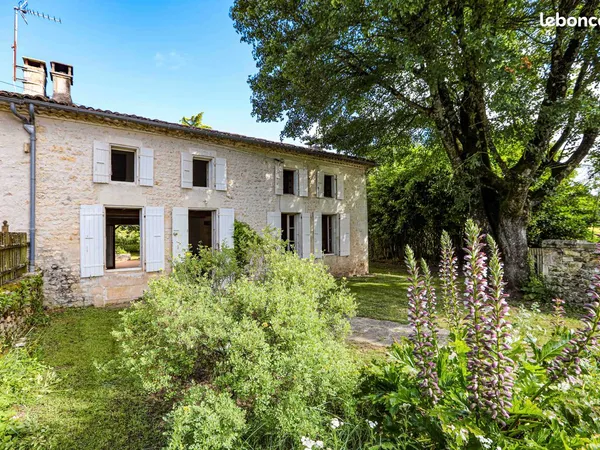 Maison charentaise / trois chambres et grand jardin