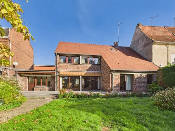 Maison 10 pièces 243 m²