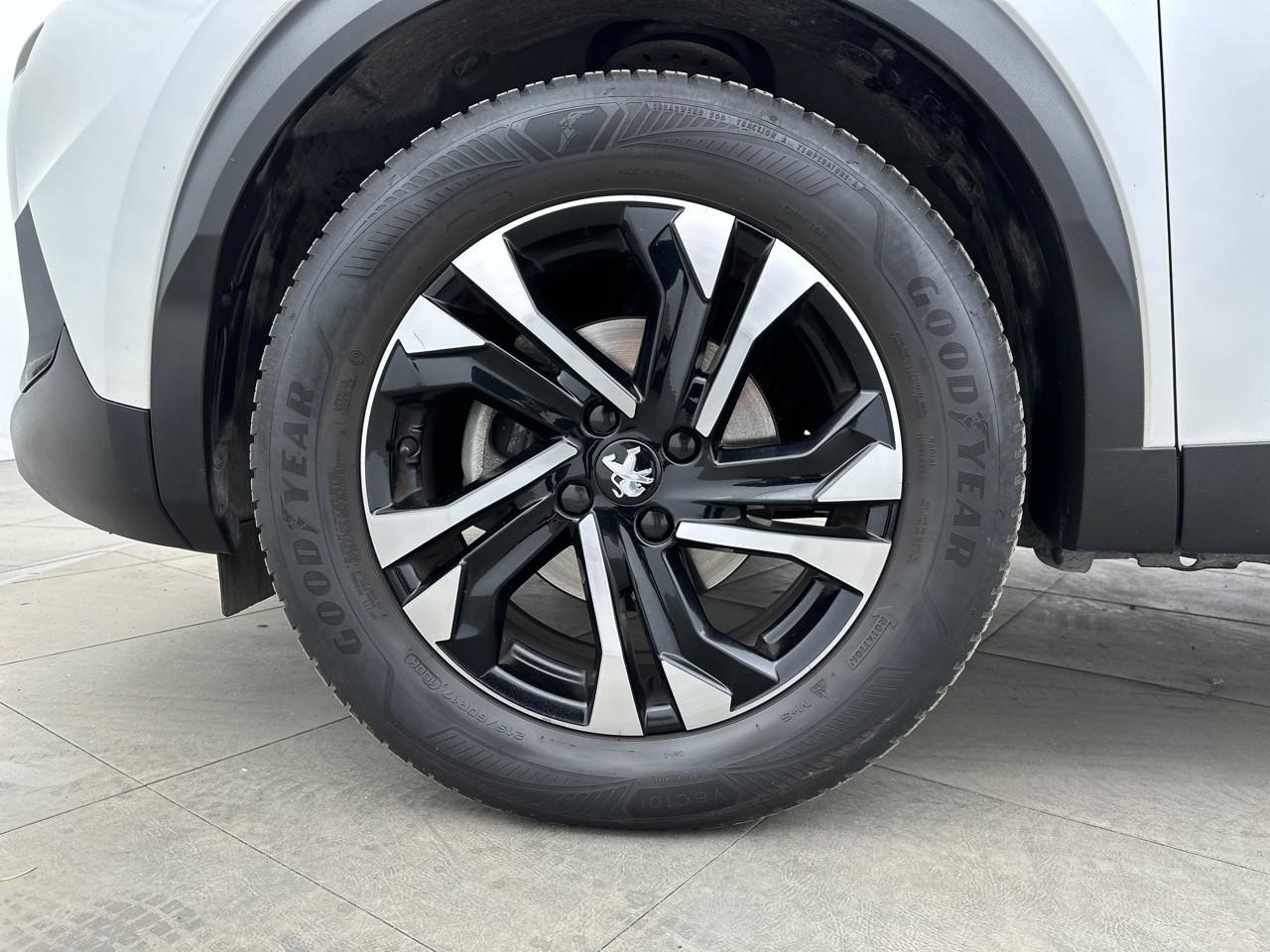 Peugeot 2008 puretech 130 s&s eat8 allure — photo 14