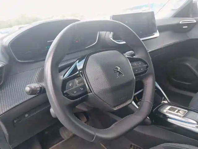 Peugeot 2008 electrique 136 ch — photo 9