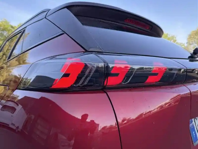 Peugeot 2008 puretech 130 s&amp;s eat8 — photo 17