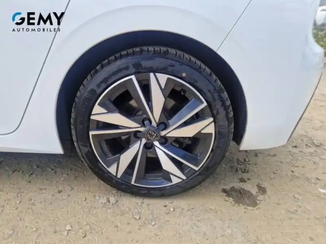 Peugeot 308 phev 180 e-eat8 — photo 11