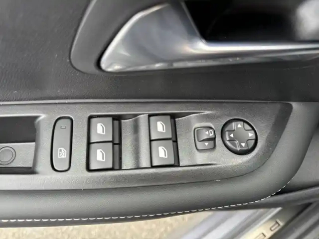 Peugeot 208 hybrid 110 e-dcs6 — photo 40