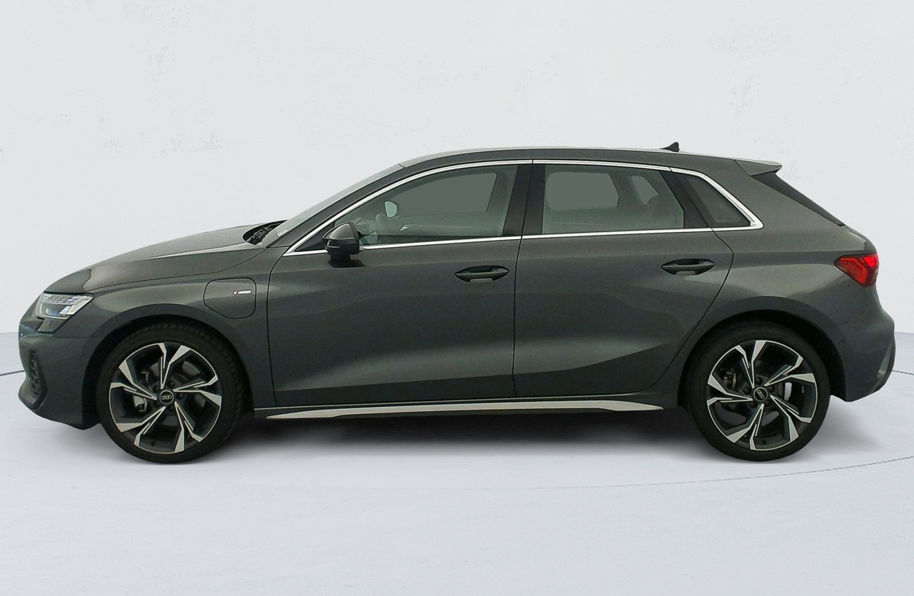 Audi A3 Sportback — photo 2