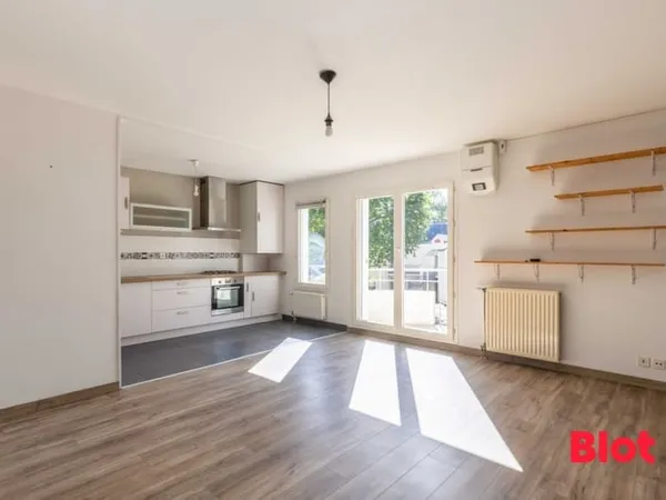 A VENDRE BLOT IMMOBILIER - Bel appartement T2 proche du centre-ville - THORIGNÉ-FOUILLARD