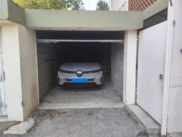 Grand garage quartier gare