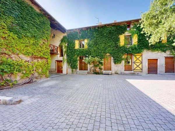 Maison 7 pièces 225 m²