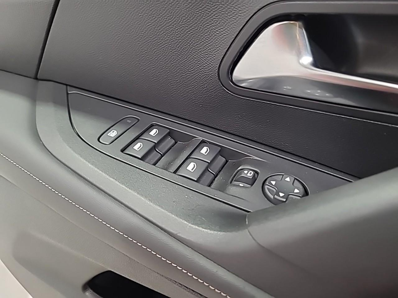 Peugeot 2008 puretech 130 s&s eat8 allure — photo 20