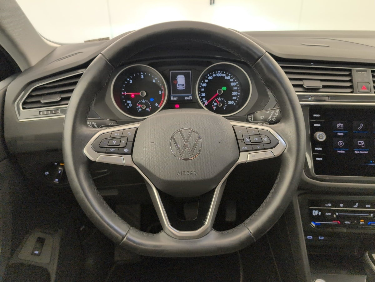 Volkswagen Tiguan — photo 14
