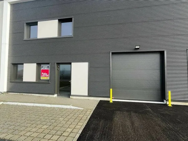Local d'activité 204 m²