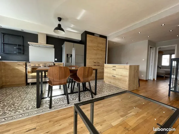Location meublée avec balcon - Metz Gare