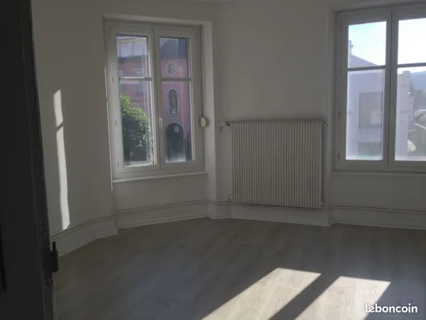 Très beau F2 rénové de 46m² proche TECHN'HOM