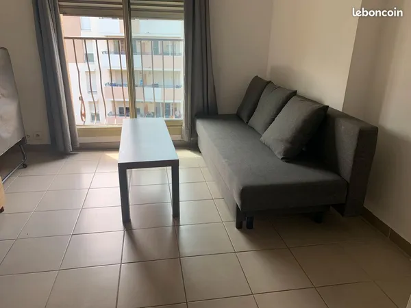 Joli studio meublé Timone