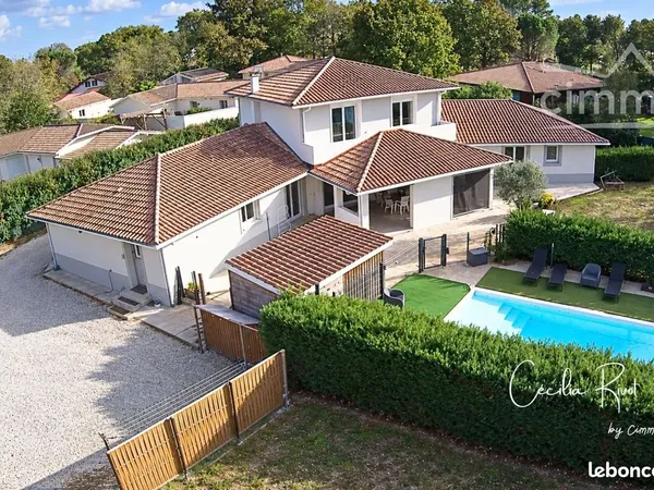 Villa 12 pièces 303 m²