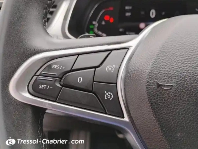 Renault Captur tce 140 edc - 21 intens — photo 16