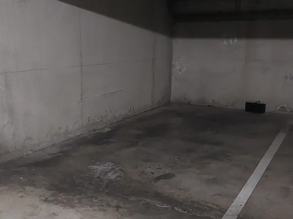 Loue parking - 12m²