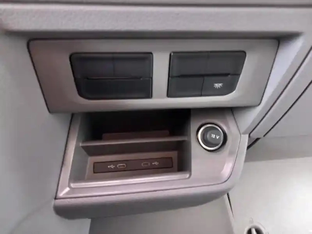 Volkswagen Crafter fg 35 l3h3 2.0 tdi 140ch business plus traction bva8 — photo 13