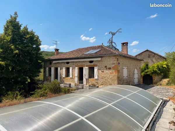 Bien rare à Figeac - Maison en pierre avec 4 000 m² de terrain, piscine et grange