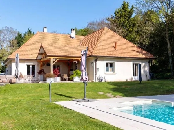 Maison de plain-pied 8 pièces 250 m²