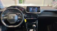 Peugeot 2008 1.2 PureTech 100ch S&S Allure — photo 11