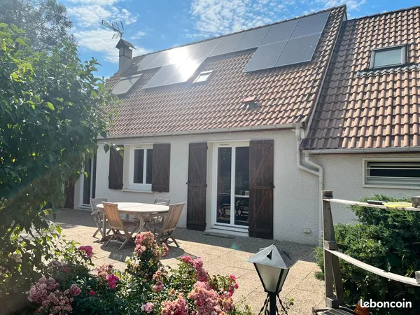 Maison familiale d'environ 130 m² • 4 chambres • Terrain 781 m² • DPE C • Spa de nage • Climatisatio