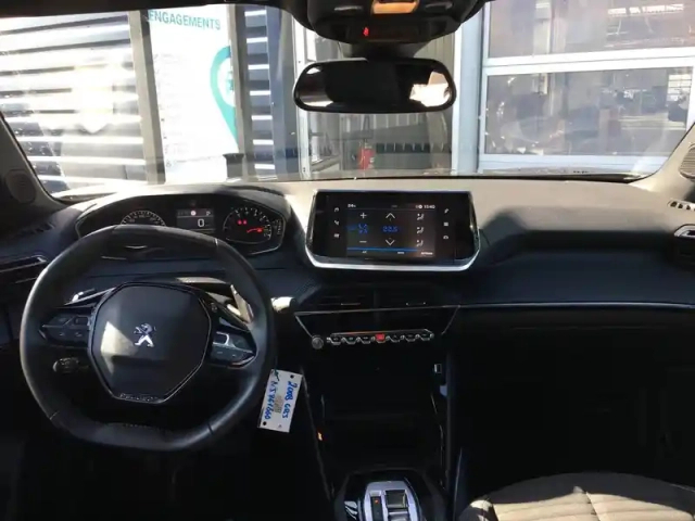 Peugeot 2008 puretech 130 s&amp;s eat8 — photo 14