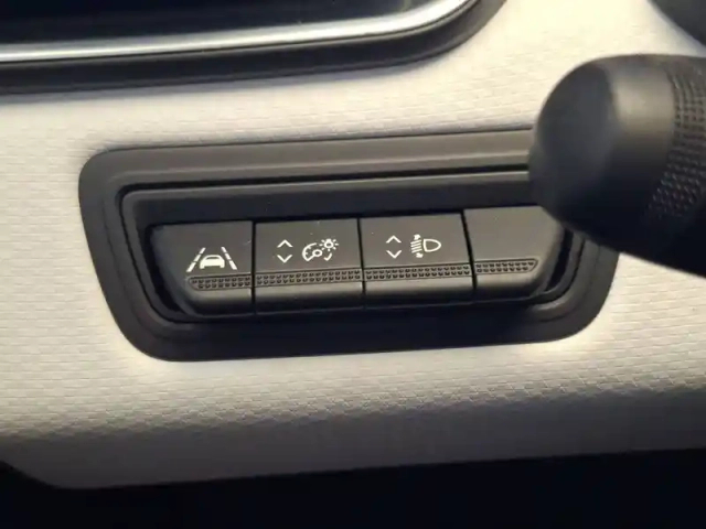 Renault Clio e-tech 140 - 21n — photo 3