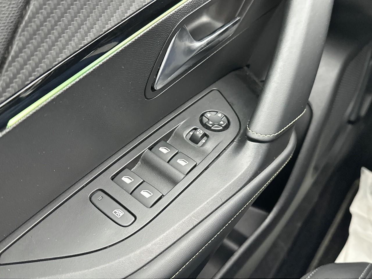 Peugeot 2008 puretech 130 s&s eat8 gt — photo 17