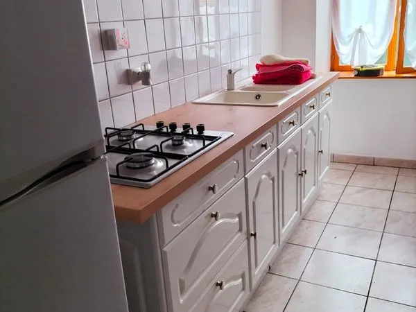 Petite maison mitoyenne pour personne seule