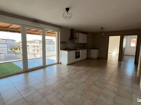 Appartement 3 pièces - 71 m2, dernier étage, terrasse couverte et garage