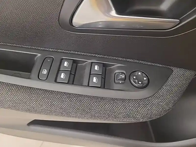 Peugeot 208 puretech 75 s&amp;s bvm5 — photo 57