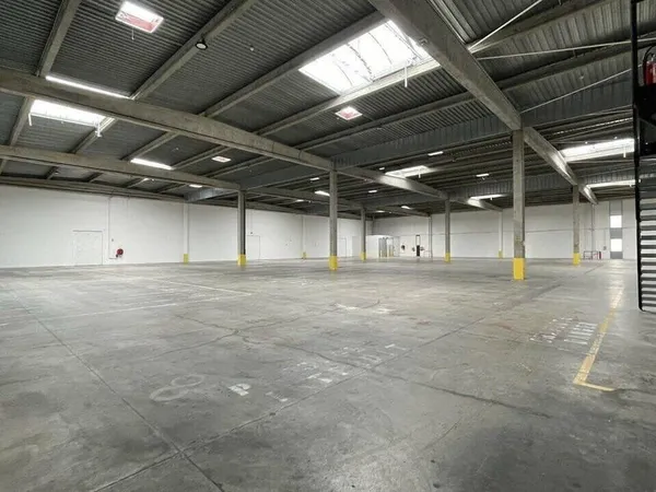Entrepôt 12857 m²