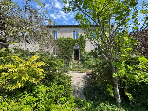 Authentique demeure du XVIII° - 476 M² - 7 CHAMBRES - JARDIN - GRANGE - WOEL