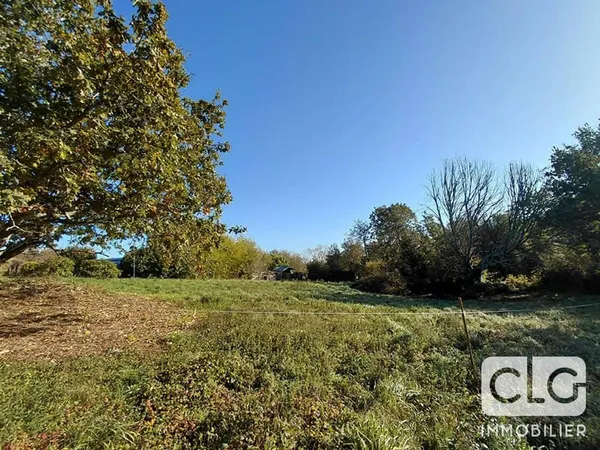 Terrain 2077 m²