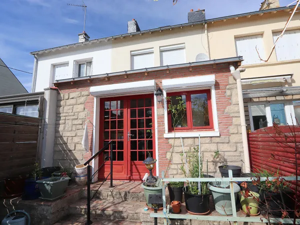 Maison Saint Nazaire 78.31 m² - 2 chambres et grenier - Petit jardin