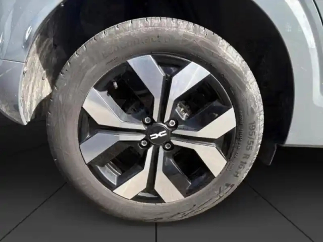 Dacia Sandero 1.0 tce 90ch journey — photo 11