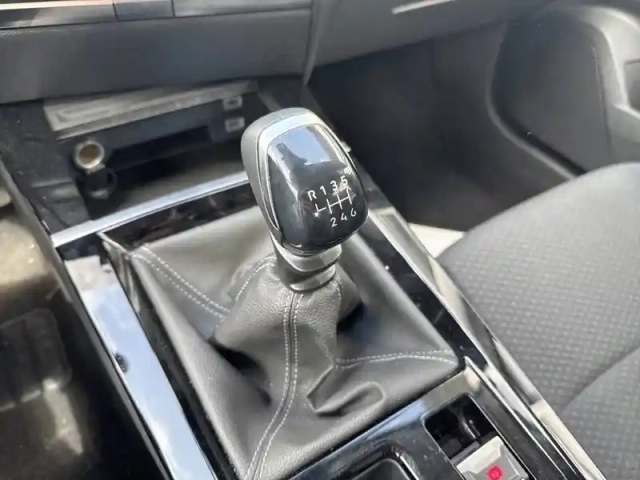 Opel Astra 1.2 turbo 110 ch bvm6 — photo 14