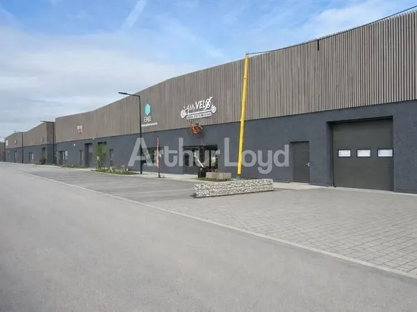 Entrepôt 921 m²