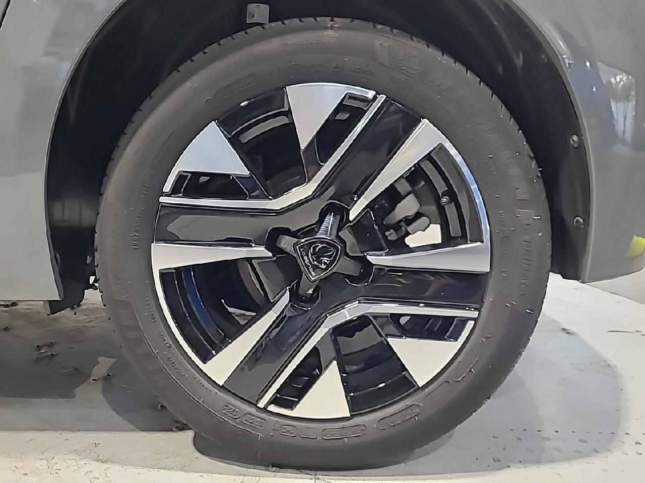Peugeot 208 hybrid 100 e-dcs6 allure — photo 16