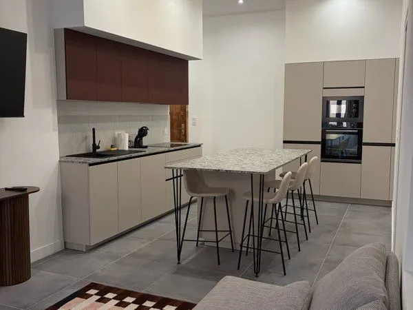 À vendre - Superbe T2 Bis / T3 de 70 m² entièrement rénové à Ajaccio