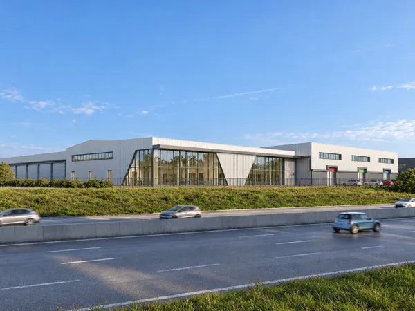 Local commercial 15 pièces 2407 m²