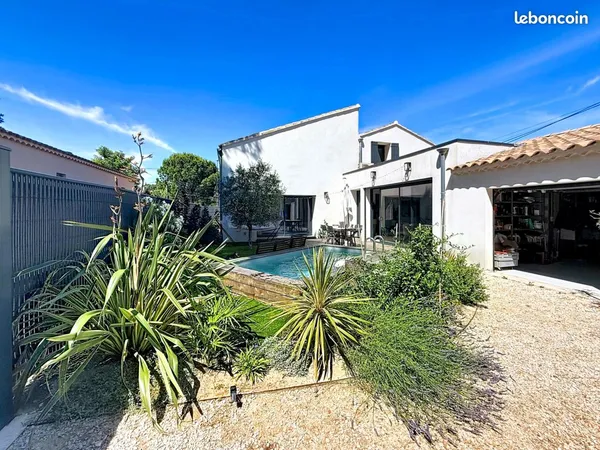 Maison contemporaine rénovée - 154 m² - Piscine - Garage double