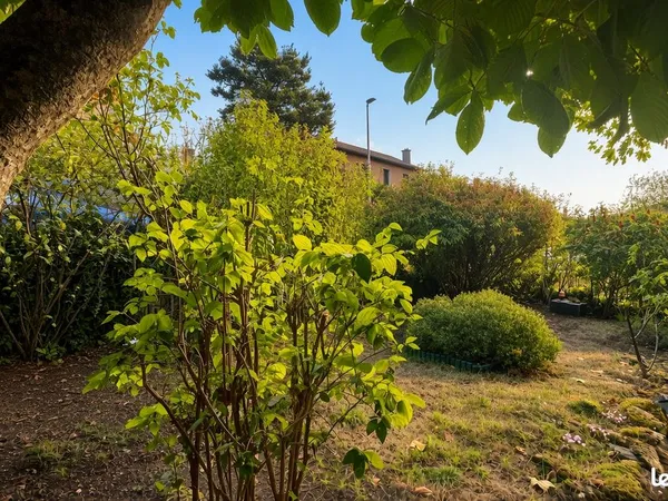 SAINT PIERRE LA PALUD 49.6m2 avec cour et jardin